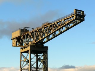 Ship crane