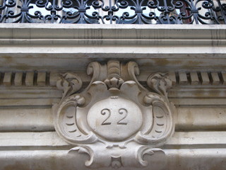 Numéro 22 sculpté en pierre