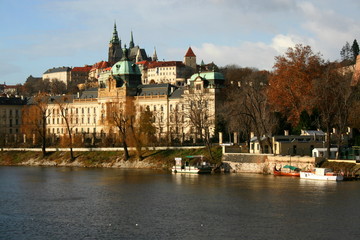 Fototapeta na wymiar Boczny widok na Zamek Praski