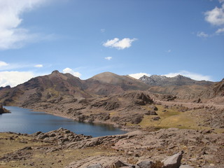 Fototapeta na wymiar Lac dans la cordillère des Andes.