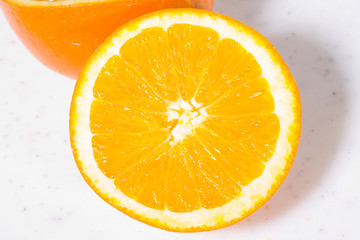 Orange aufgeschnitten