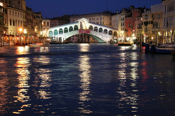La nuit sur le pont du rialto 