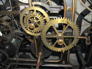 Zahnr&auml;der eines Uhrwerks harmonisieren
