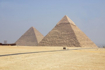 Fototapeta na wymiar Egipt - Giza piramidy Chefrena i Cheopsa
