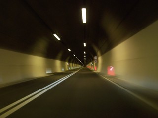 Fototapeta na wymiar tunnel lumiere