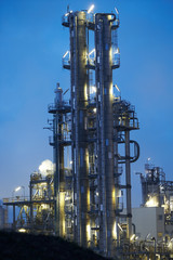 Fototapeta na wymiar Rafineria ropy naftowej