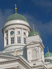 Fototapeta na wymiar Szczegóły jednego z katedry na Plac Senacki w Helsinkach, zbliżenie.