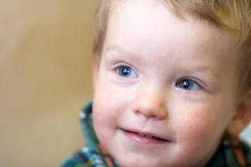 Small boy facial close - up portret (indoor) © wildman