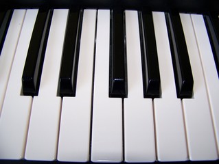 piano keyboard 