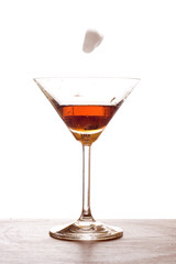 cocktail et chute de glaçon