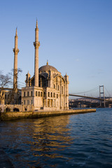Fototapeta na wymiar Ortakoy Meczet w Stambule