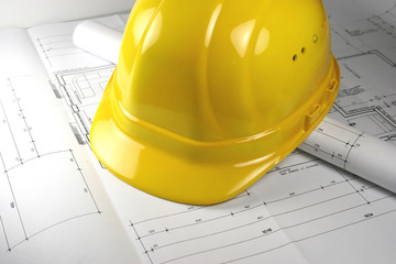 Bauplan mit Helm