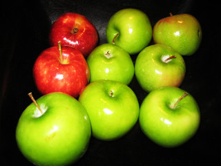 Red and Green Apples v1