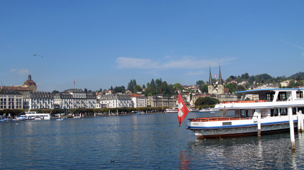Fototapeta na wymiar Lucerny przez parowiec