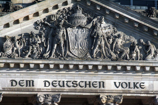 Schriftzug am Reichstag in Berlin
