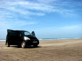 Obraz na płótnie Canvas Beach Car
