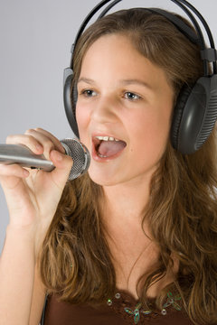 Young pretty girl singing.