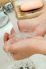 Fototapeta premium woman's hands in waterflow