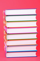 Acht Bücher
