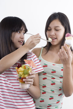 Eis und Fr&uuml;chte