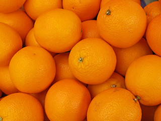 Oranges in a market, close-up