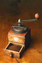 moulin &agrave; caf&eacute;