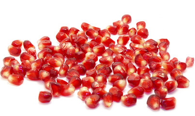 pomergrenates: seeds isolated on white background