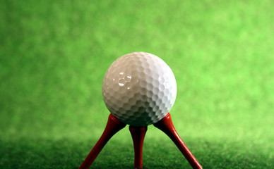 Pegged golfball for those who need extra help