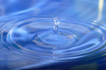 Makroaufnahme eines Wassertropfens