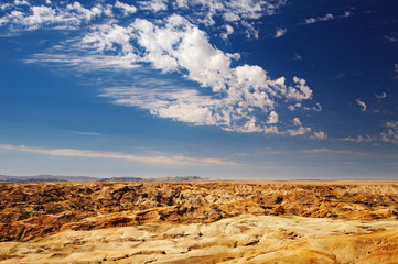 Naklejka premium Księżyc krajobraz w Namib pustyni blisko Swakopmund, Namibia.
