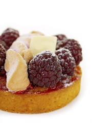himbeer mousse tarteletts mit baiser