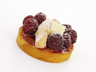 himbeer mousse tarteletts mit baiser