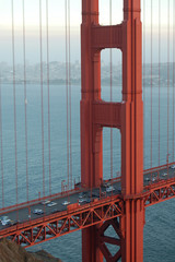 Obraz premium Wieczorny ruch Golden Gate