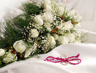 Ramo y anillos de boda