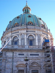 La cupola della chiesa di marmo