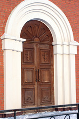 church entrance, arc in red brick wall