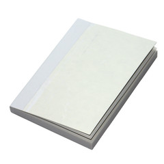 Fototapeta premium carnet sur fond blanc