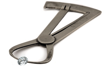 DIAMOND IN MOE GAUGE, MEASURING WEIGHT