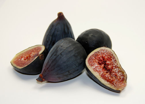 whole and split organic black mission figs
