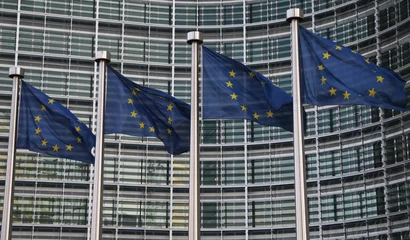 Foto auf Acrylglas Brüssel Europaflaggen in Brüssel
