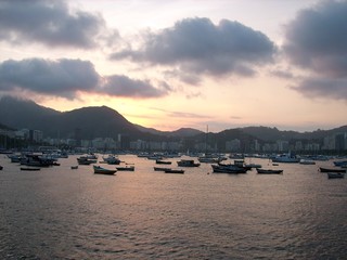 Rio de Janeiro - Boote in der abendlichen Bucht von Botafogo