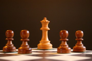 chess queen and pawns