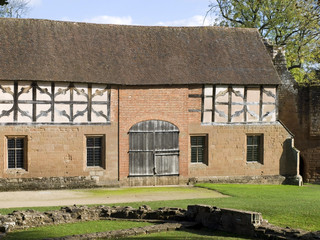 Fototapeta na wymiar An old barn in the grounds of kenilworth castle 