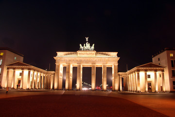 Fototapeta na wymiar Brama Brandenburska w Berlinie w nocy