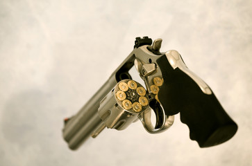 magnum revolver loaded with seven shots - obrazy, fototapety, plakaty