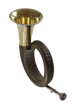 Jagdhorn freigestellt auf weissem Hintergrund