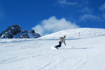 Fototapeta na wymiar woman snowboarding
