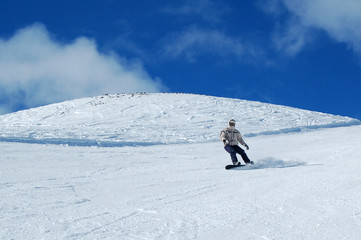 Fototapeta na wymiar Woman snowboarding