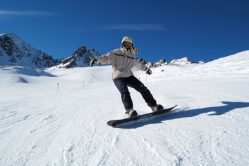 Fototapeta na wymiar Snowboarding Kobieta