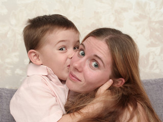 The sight of the son which kisses mum 